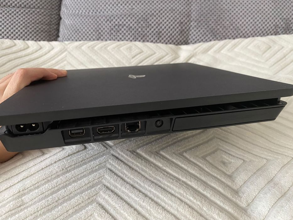 Продам PS4 slims
