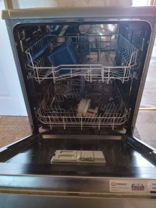 Продам посудомоечную машину indesit