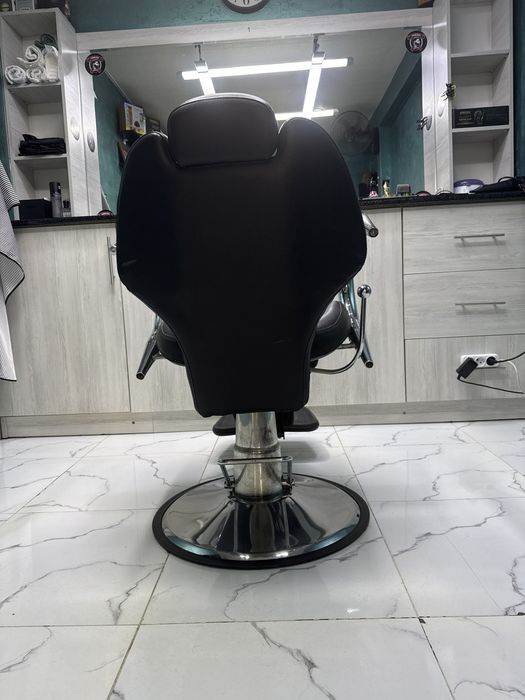 Парикмахерские кресло