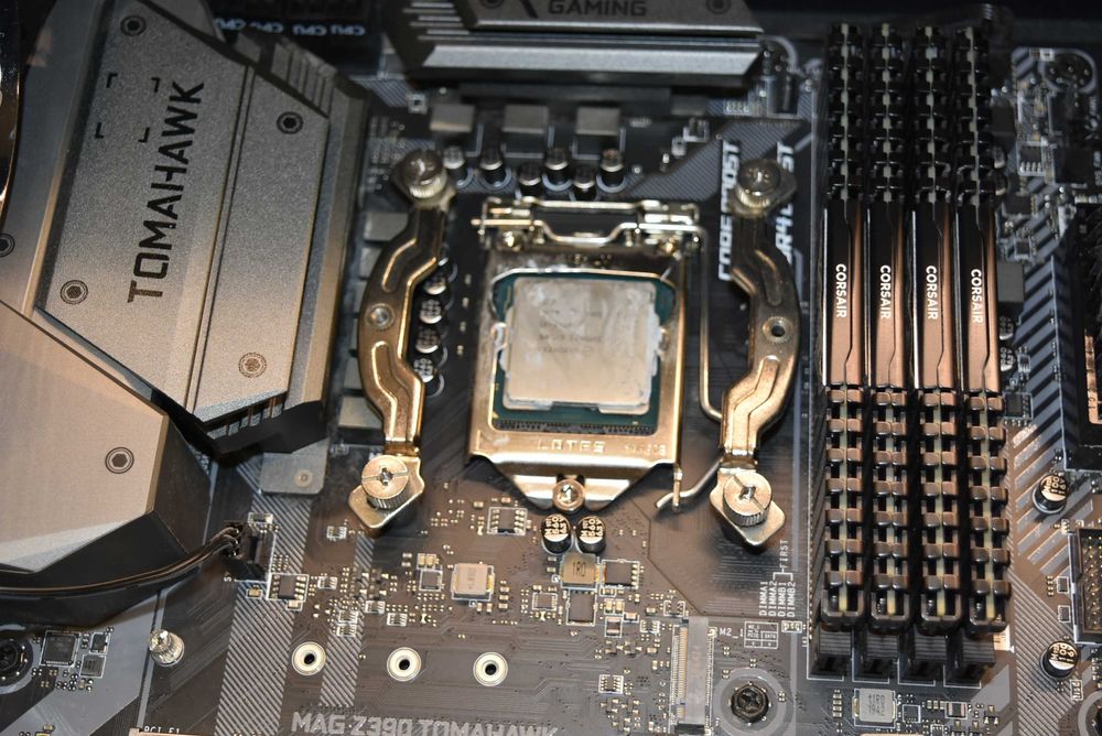 Почистване на лаптопи и персонални компютри . Смяна на термо пасти