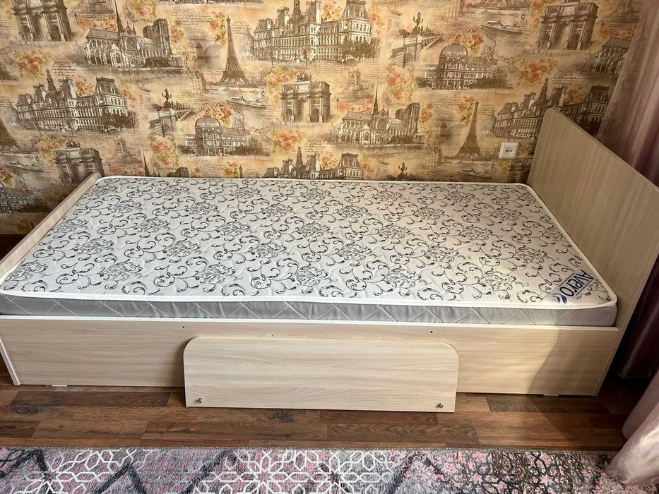 Стол,этажерка,полка,кровать