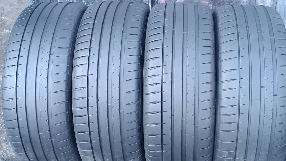 225/45/17 Michelin .