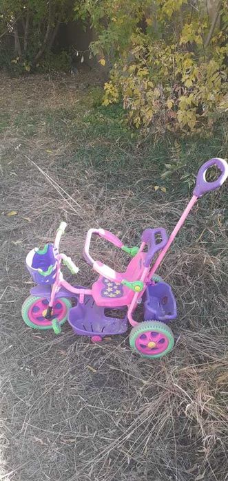 Трёхколёсный велосипед с ручкой