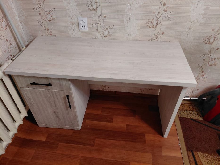 Стол новый качественный