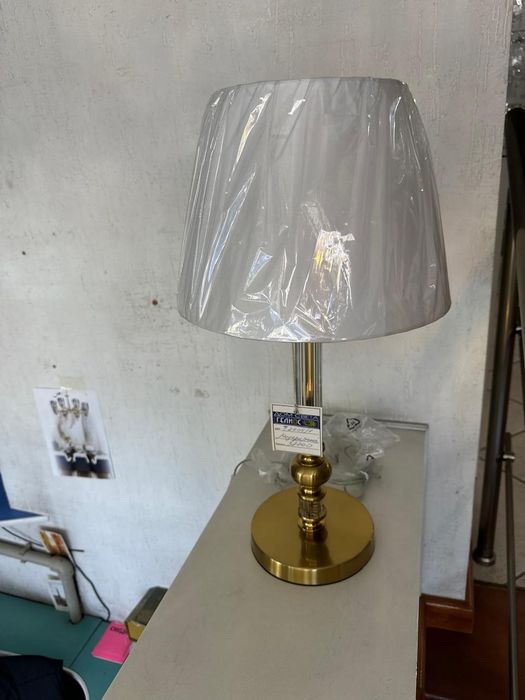 Продам новые люстры