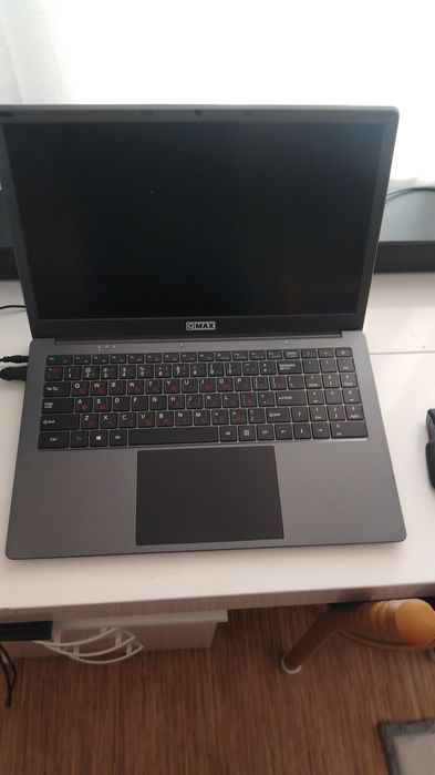 Ноутбук QMAX в очень хорошем состоянии