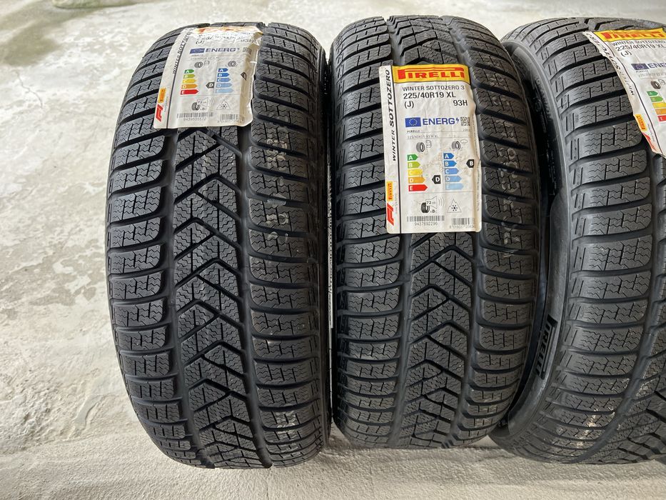 Гуми Pirelli Sotto Zero 3 225/40/19 с ДОТ 3922