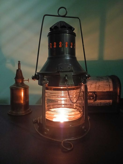 Стар корабен фенер на свещ