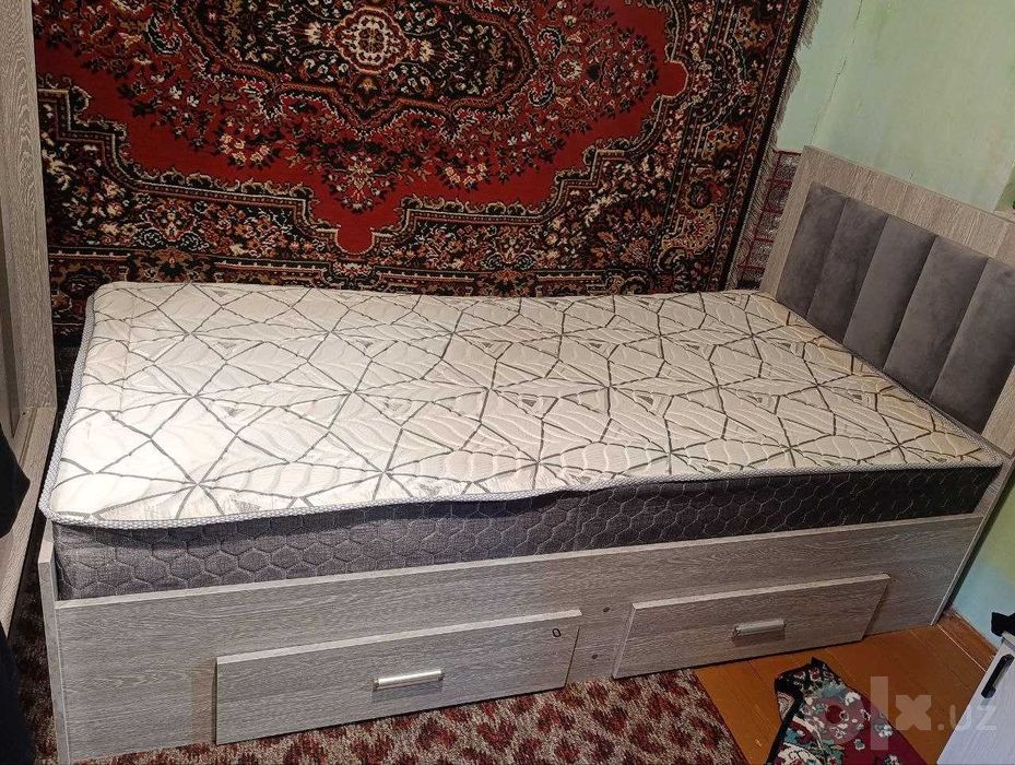 Удобная кровать 100×200 с матрасом, мягким изголовьем и ящиками
