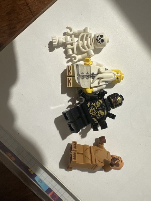 Продам мини фигурки лего