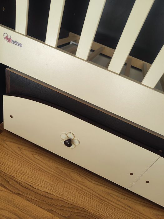 Дървена бебешка кошара