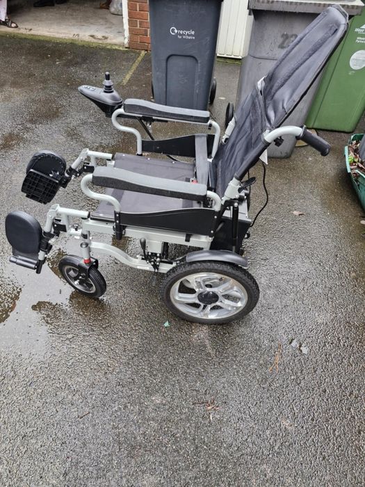 Scaun cu rotile electric