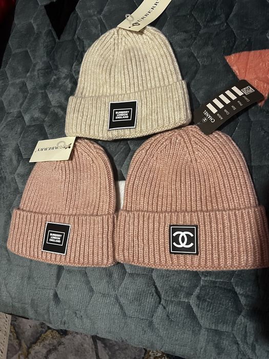 Дамски зимни шапки