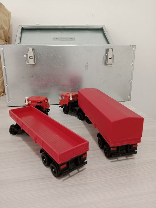 Сувенир Камаз с полуприцепом.