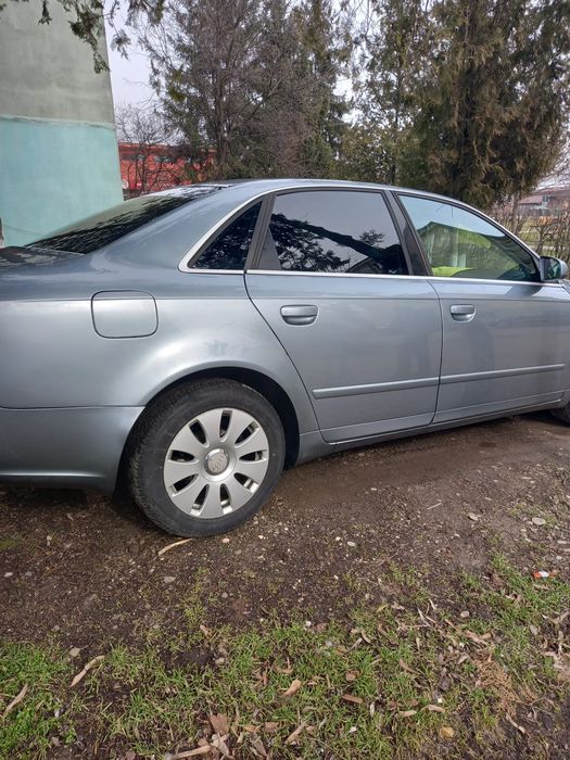 Vând audi A4 B7 motor 2000 stare foarte buna an fabricație 2006 .