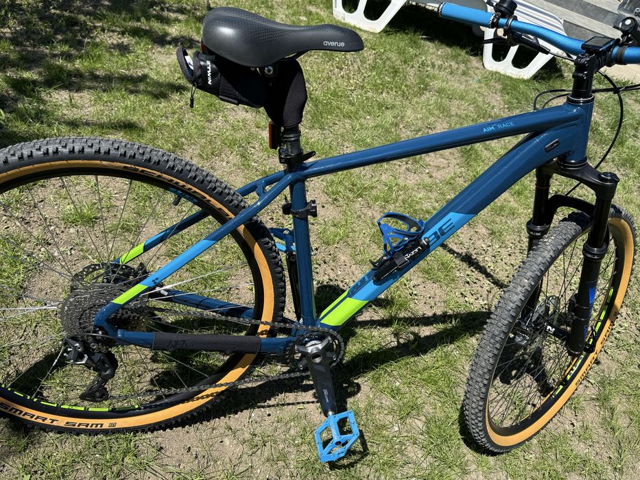 Bicicleta cube aim race 29