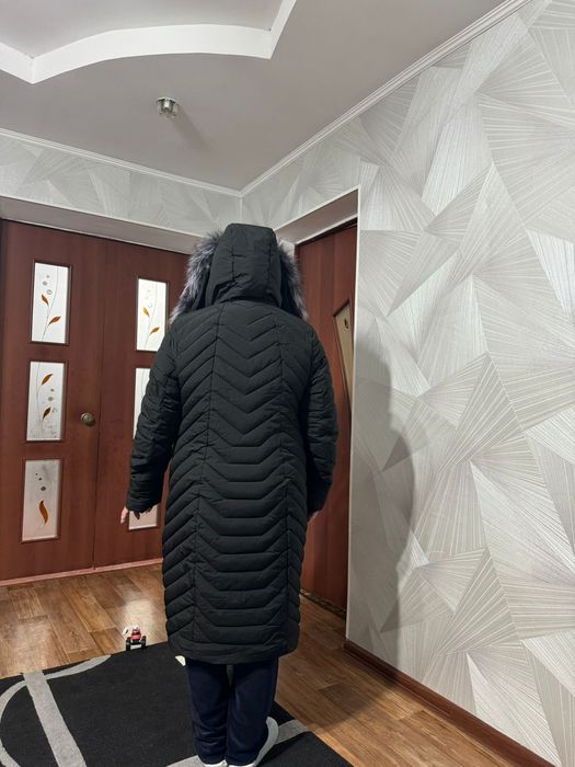 Зимняя куртка с капюшоном