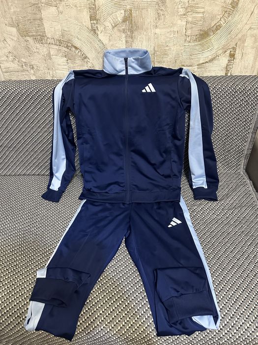 Спортивный костюм adidas