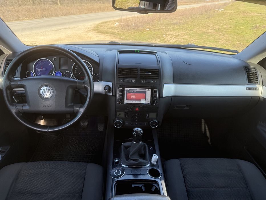 Unic proprietar vinde Touareg 2.5tdi 4x4 an 2005 manual , pe arcuri !