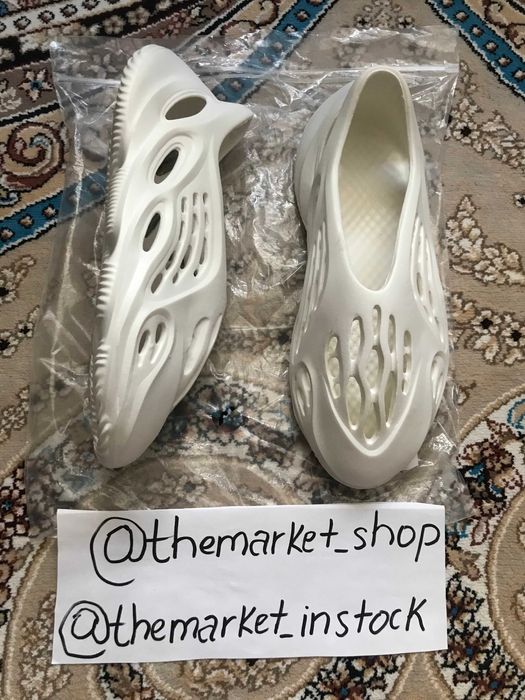 Тапочки Yeezy foam runner