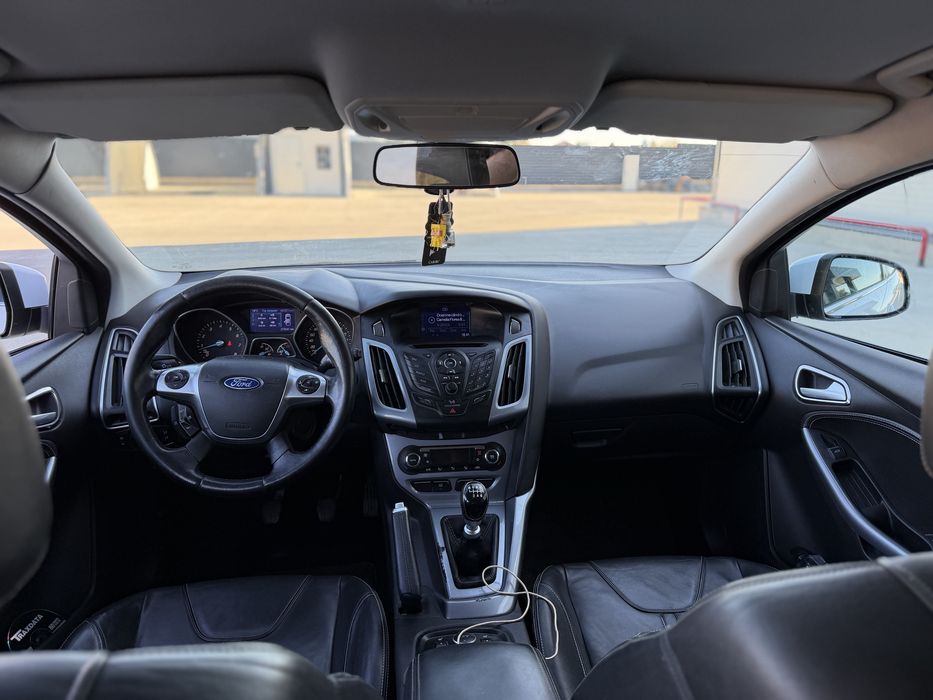 FORD Focus 2013 — imagine 3