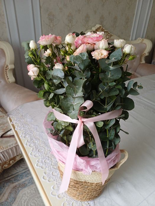 Срочно продам букет розы в корзине
