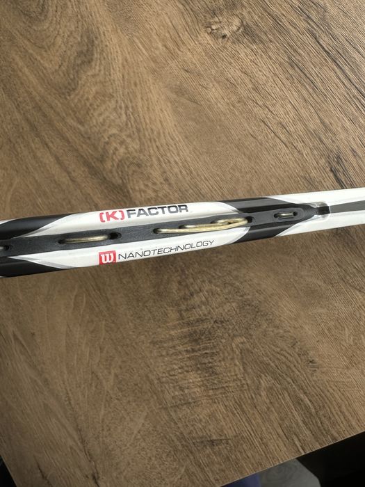 Wilson six one tour k factor , с подписа на Роджър Федерер