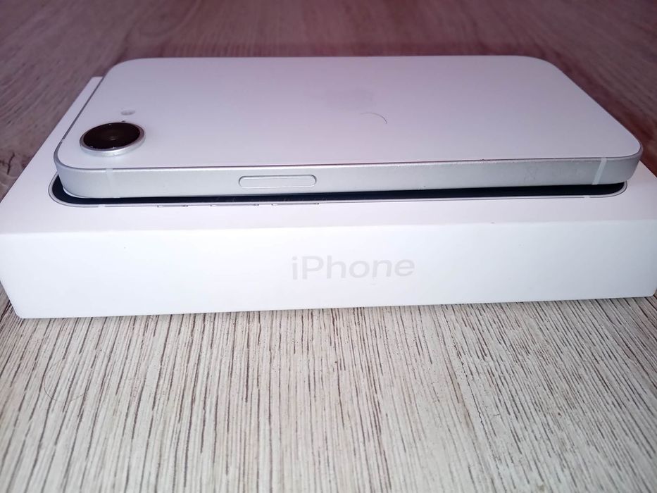 iPhone 16e 128GB - като нов,гаранция,пълен комплект(ВИЖТЕ ОПИСАНИЕТО!)