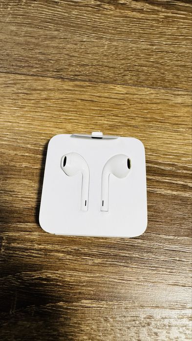 Casti Apple cu fir m