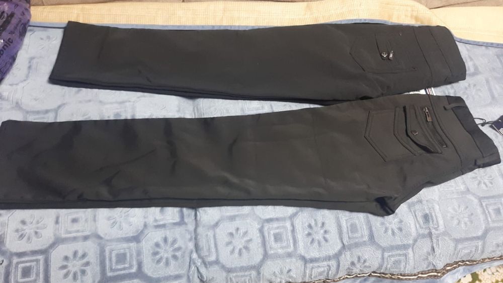 Продам школьные штаеа теплые новые
