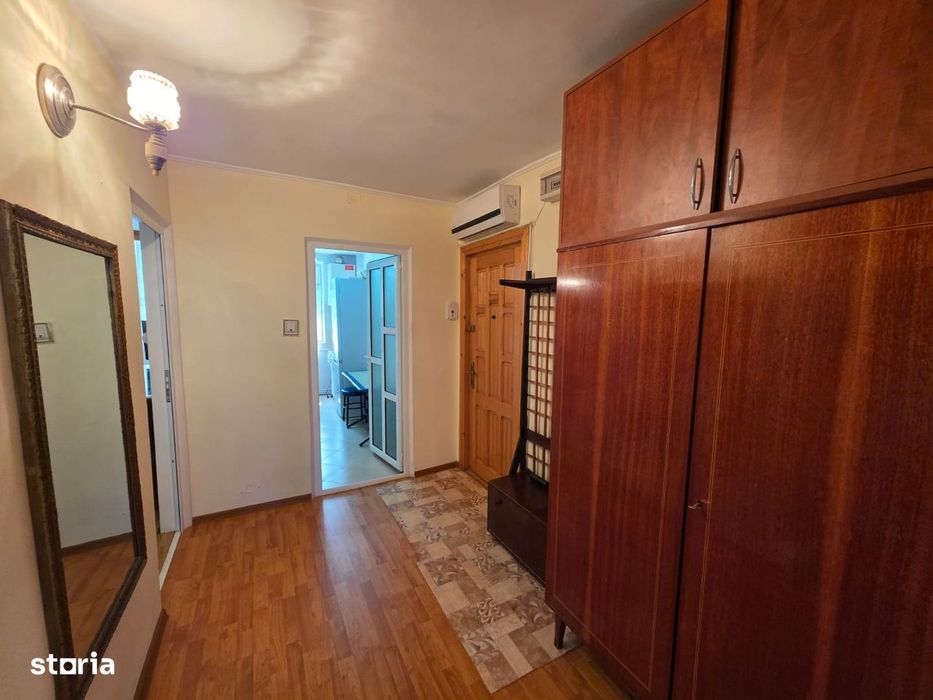 3 camere, decomandat, zonă ultracentrală, etaj intermediar, mobilat