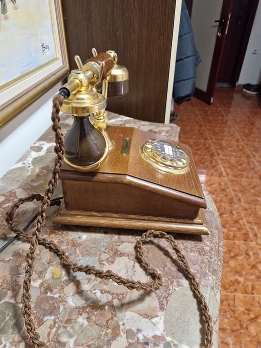 Прекрасен антикварен дървен френски телефон Lyon