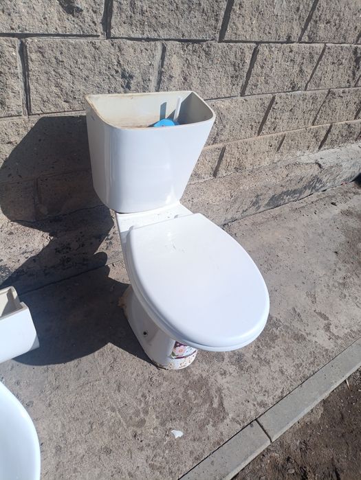 Продам унитаз в рабочем состоянии