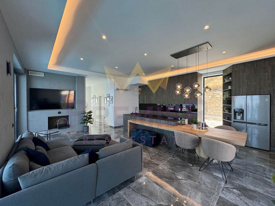 Продава се Къща в Балчик - 330 кв.м за 1697 €/кв.м - Снимка #4