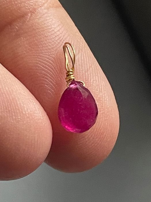 Pandantiv  din aur 18k cu rubin natural