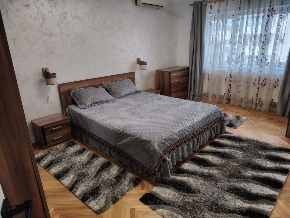 Închiriez apartament cu 2 camere în zona centrala