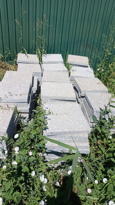 Продам гранитную плитку серого цвета