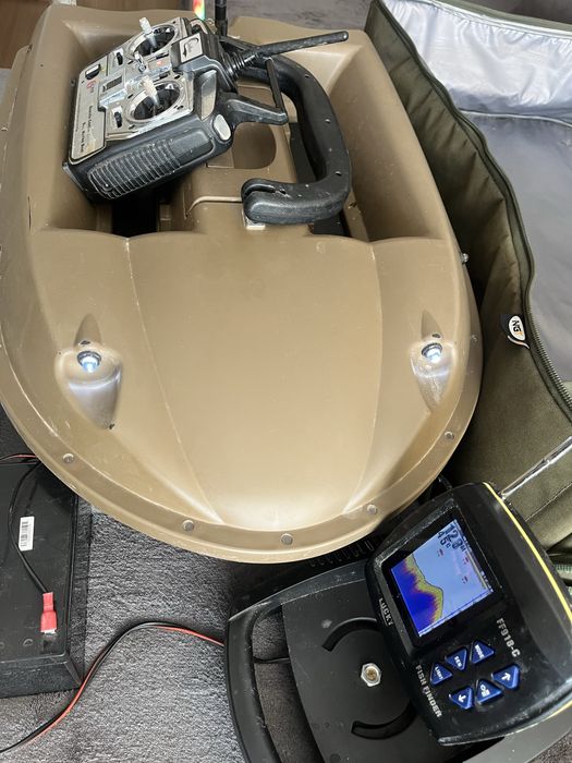 Продавам Лодка за захранка Lakemaster Master M2 Bait Boat.