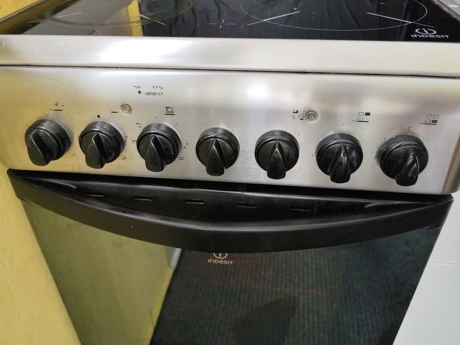 Готварска печка Indesit - свободностояща