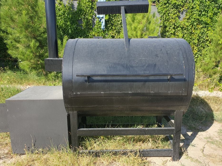 Срочно продаются два смокера для BBQ.