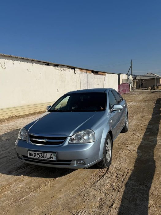 Lasetti 1,8 idalniy srochni sotiladi