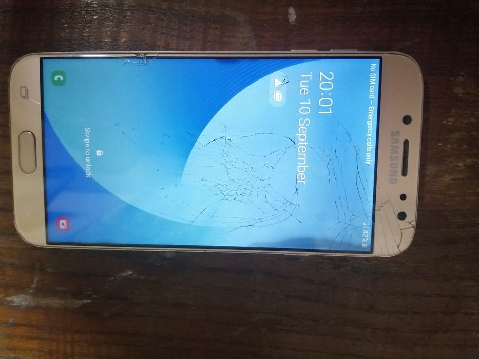 Samsung galaxy j7 taciul fisurat