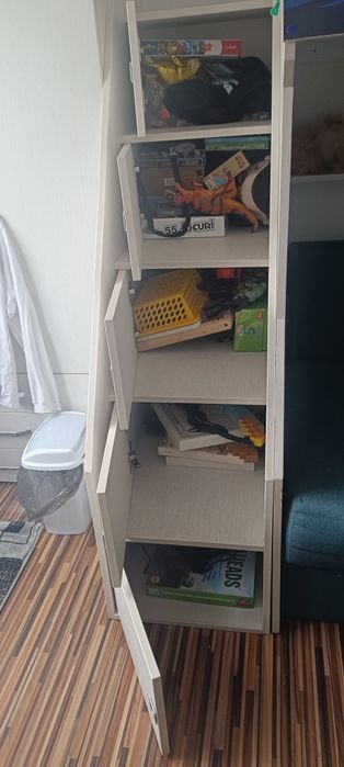 Pat supraetajat 3 locuri de dormit ,dulap mare