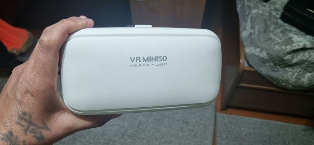 Продаётся виртуальный очки VR MINISO