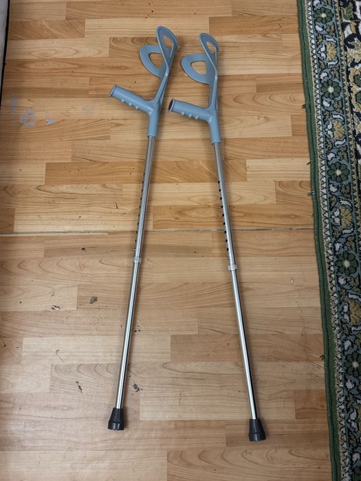 Продаются Костыли