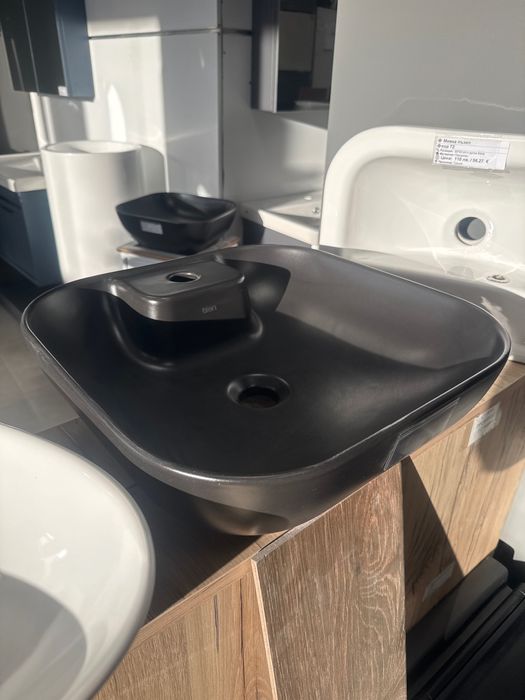 Черна минка Ивон