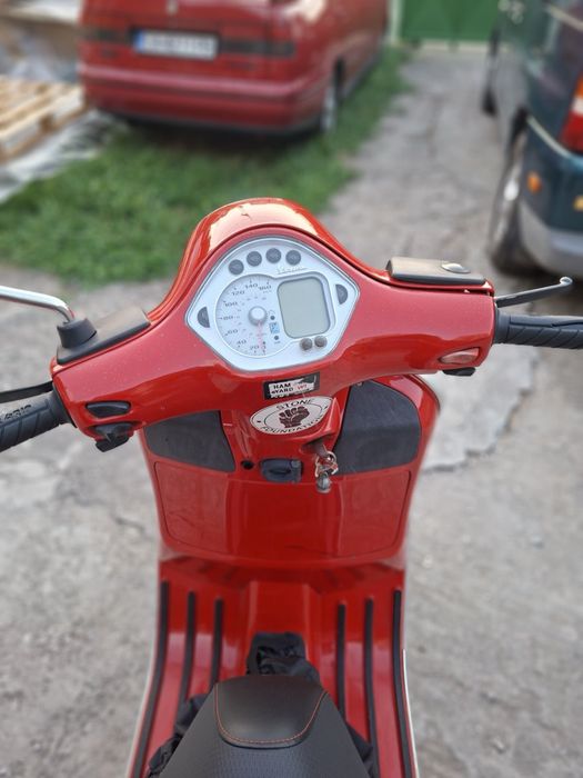Скутер Vespa 300cc