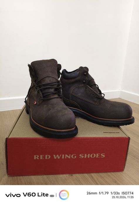 Тшо спецботинка Red wing