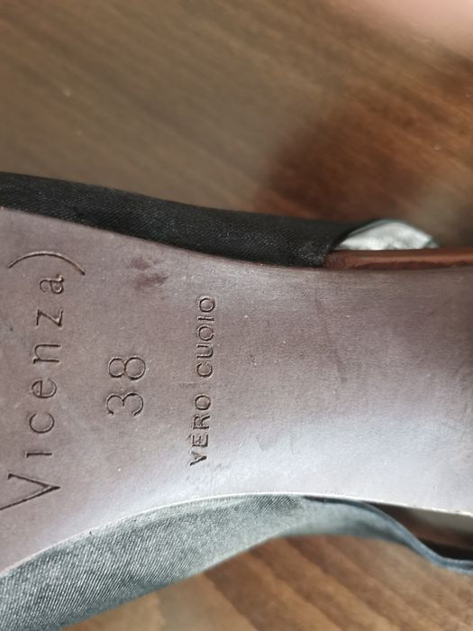 Дамски сандали на висок ток