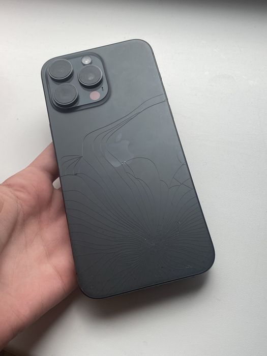 Продам Iphone 15 Pro Max 256